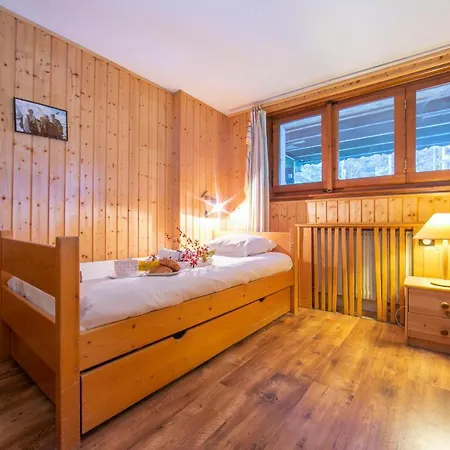 Les Chosalets Chalet Sleeps 14 Domek alpejski