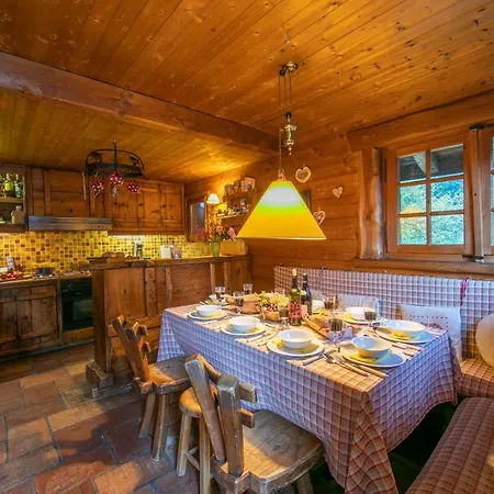 Les Chosalets Chalet Sleeps 14 Domek alpejski *