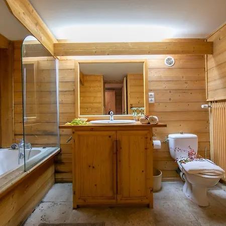 Chalet Les Chosalets Chalet Sleeps 14 Chamonix