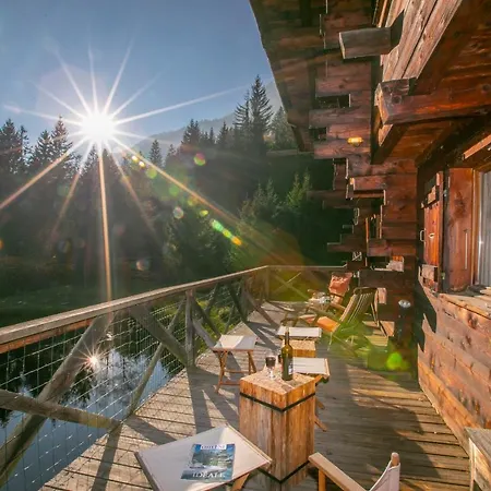 Les Chosalets Chalet Sleeps 14 *