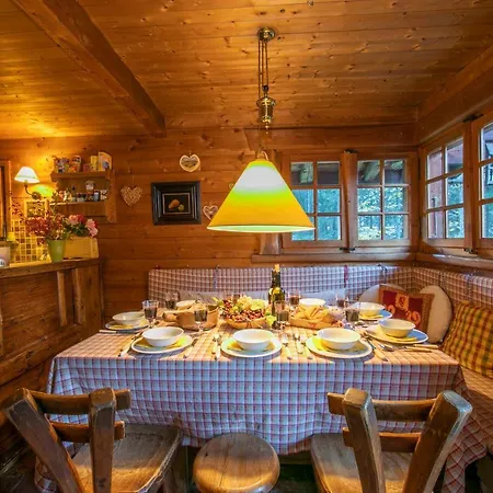 Domek alpejski Les Chosalets Chalet Sleeps 14 *