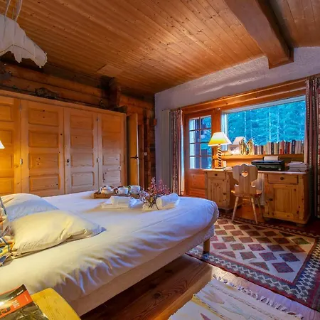 Les Chosalets Chalet Sleeps 14